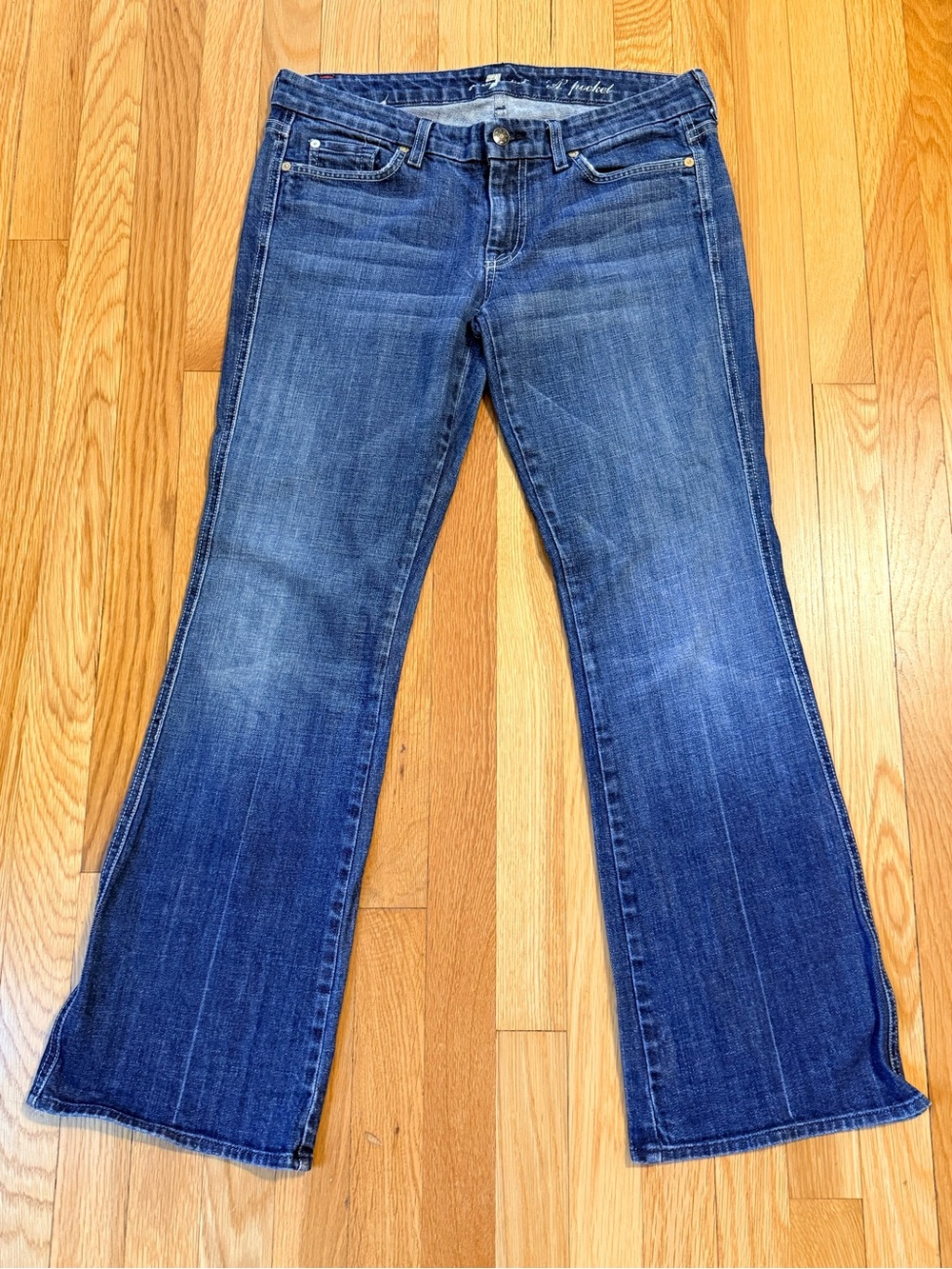 7FAMK Women’s Blue Flare Jeans Sz 30 
A pocket